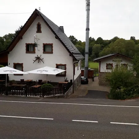 Weisseshaus 1 *